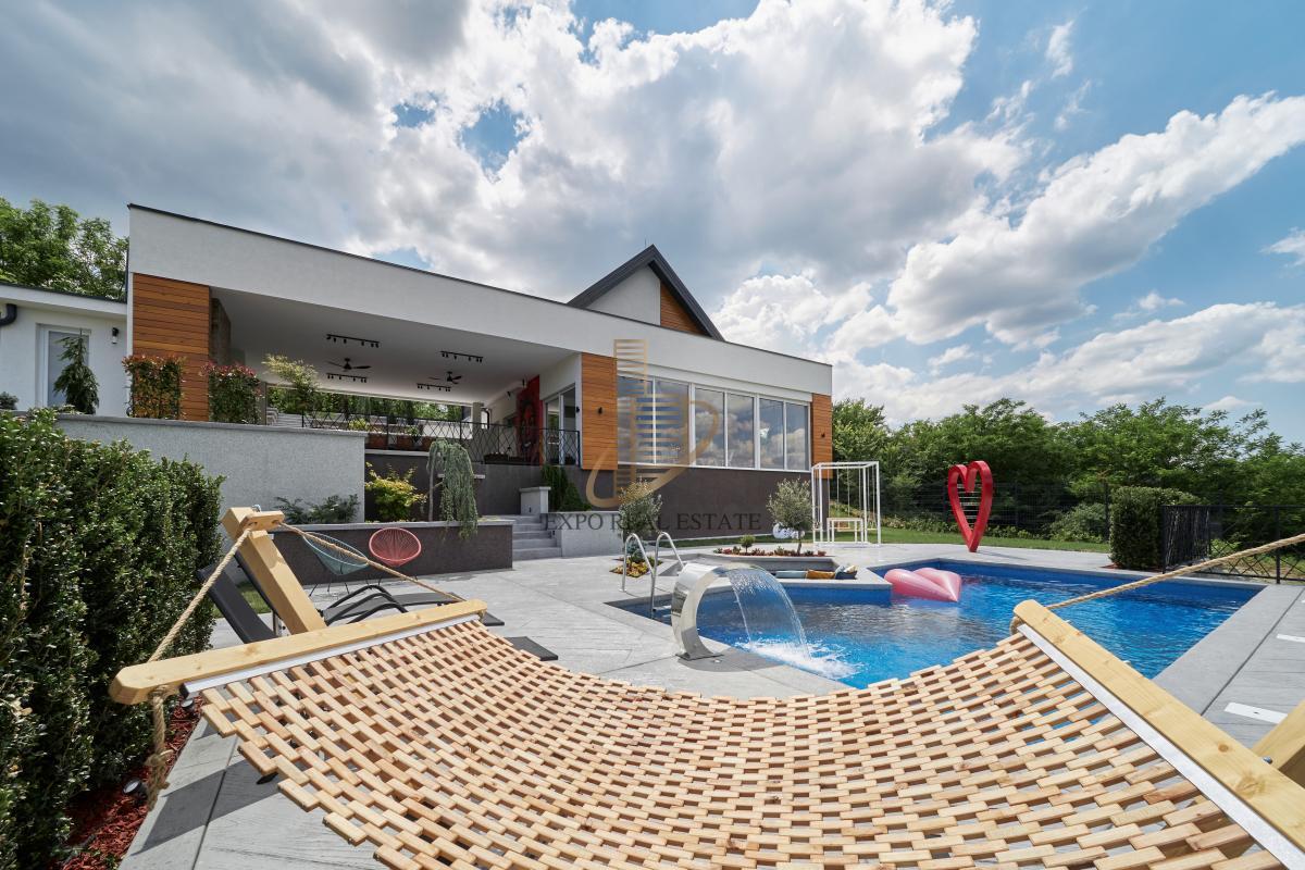 Izdavanje 4,0 kuća sa bazenom Sremski Karlovci