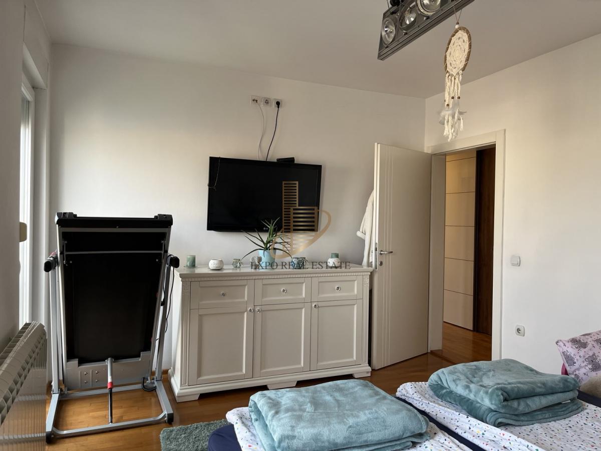 Prodaja 4,0 stan od 112m2 Maksima Gorkog