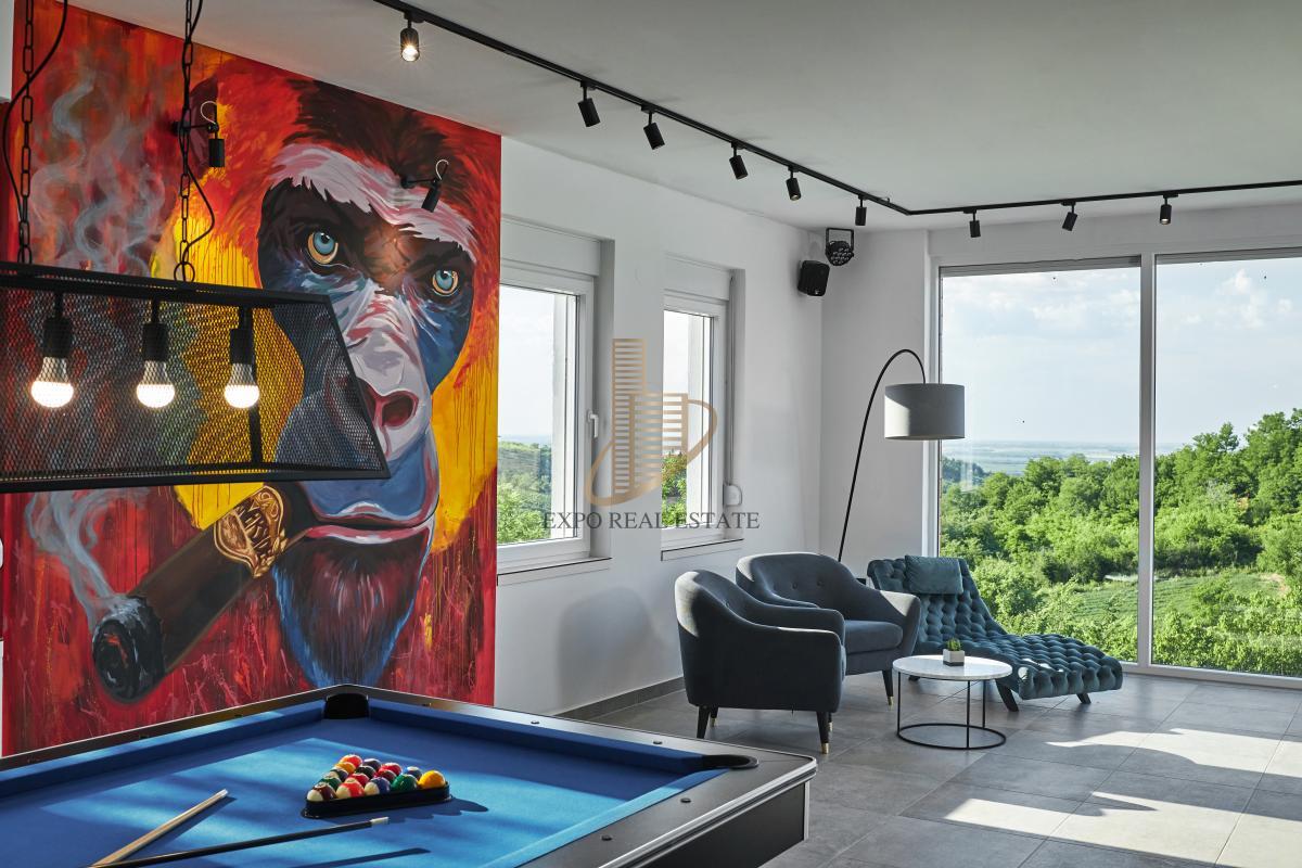 Izdavanje 4,0 kuća sa bazenom Sremski Karlovci