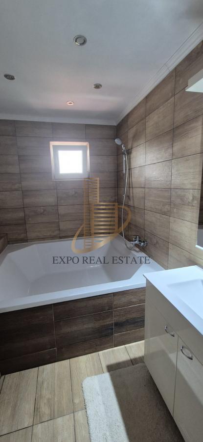 Prodaja,kuća od 200m2 pored Dunava