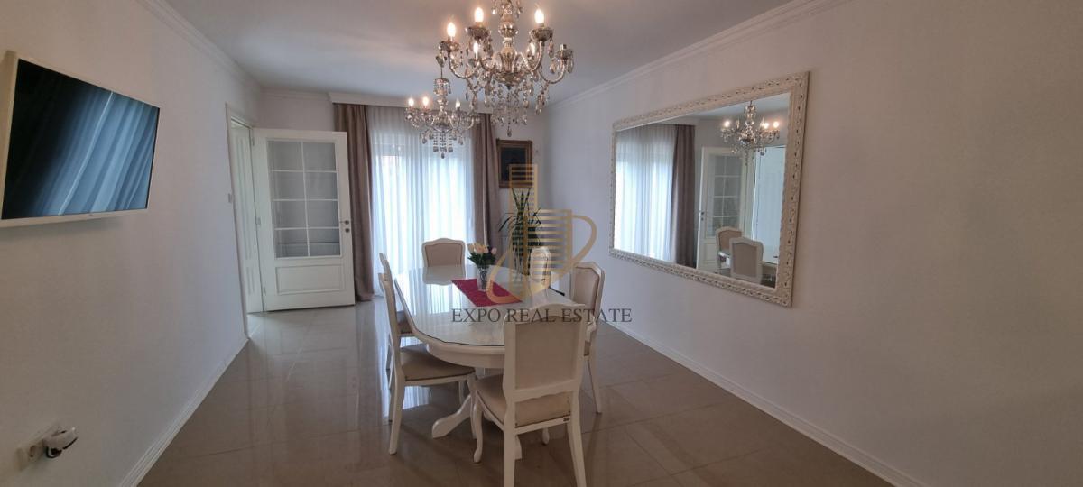 Prodaja,kuća od 200m2 pored Dunava