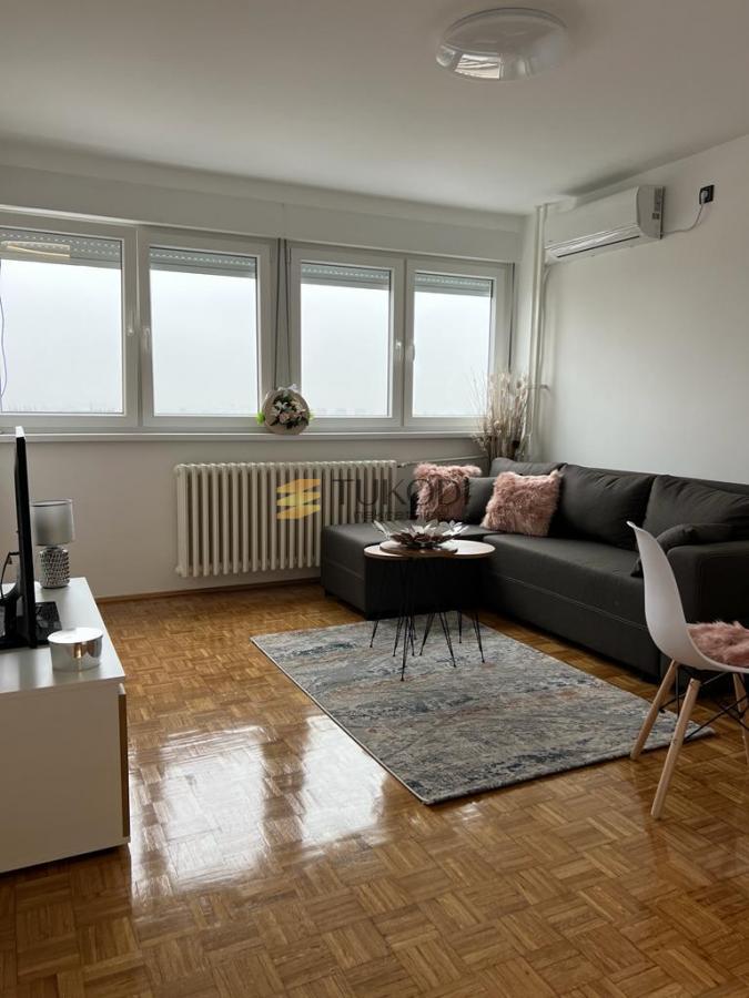 Izdavanje 1,5 stan od 38m2 Bulevar Oslobođenja