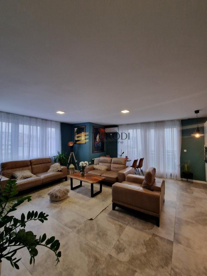 Za prodaju 4,0 stan od 145m2 - Telep