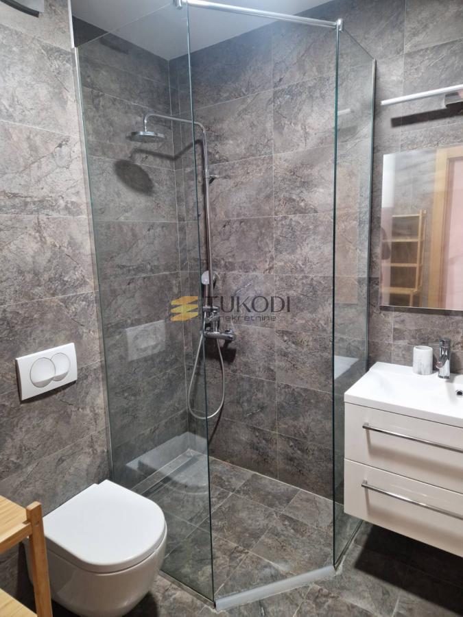 Izdavanje 3,0 stan od 80m2 sa garažnim mestom