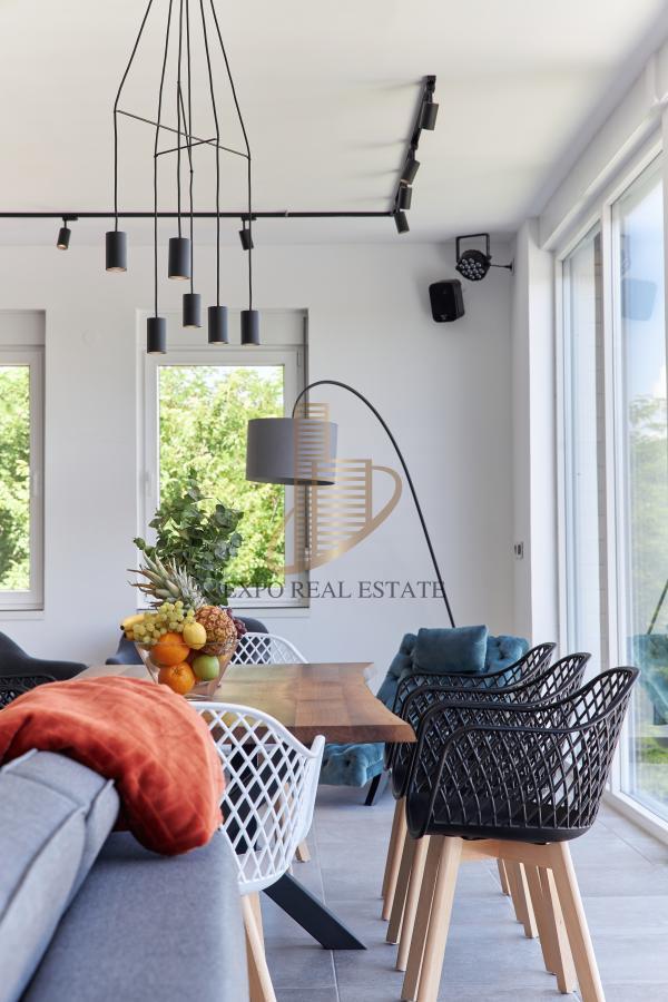 Izdavanje 4,0 kuća sa bazenom Sremski Karlovci