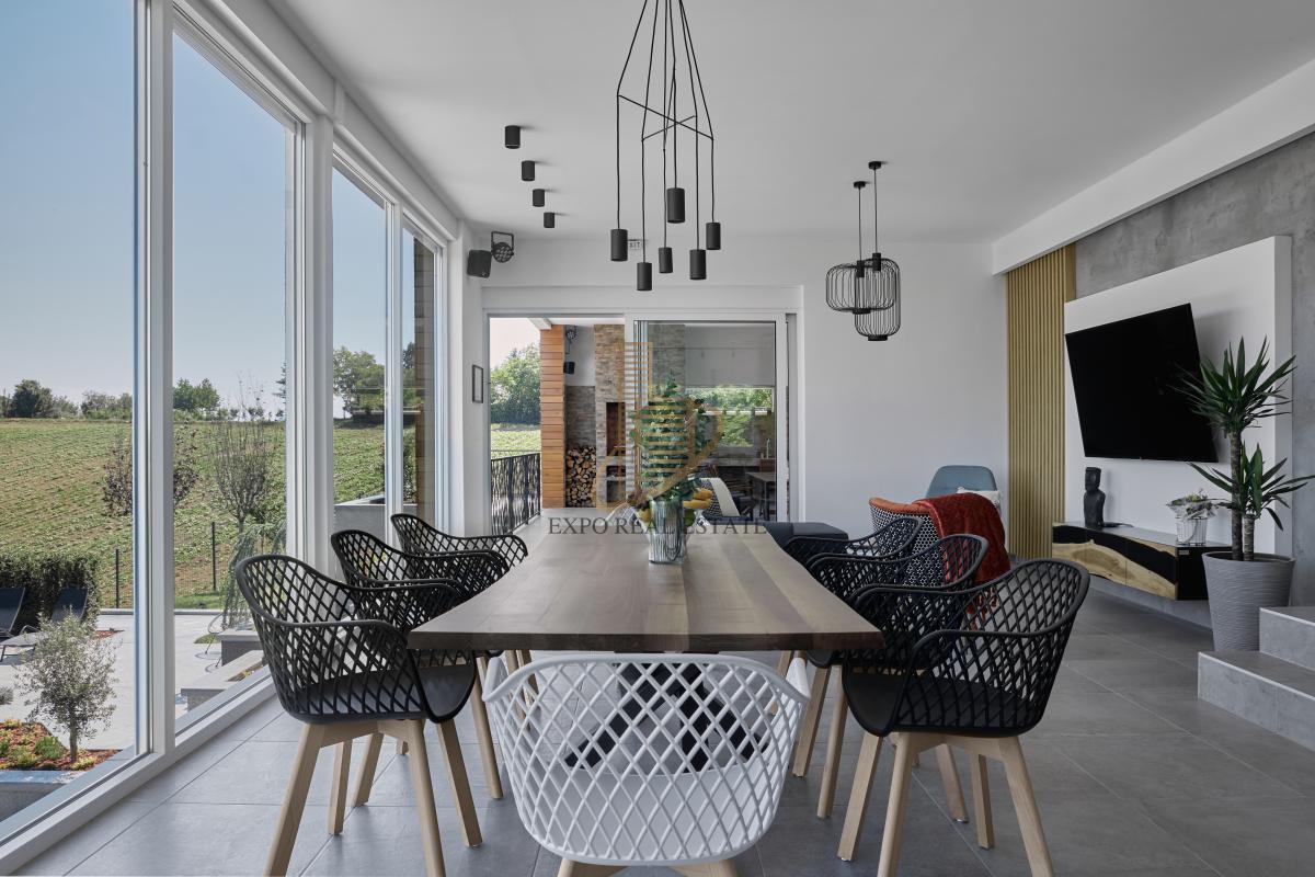 Izdavanje 4,0 kuća sa bazenom Sremski Karlovci