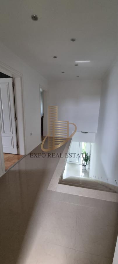 Prodaja,kuća od 200m2 pored Dunava