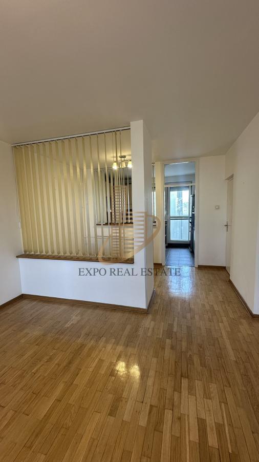 Dvoiposoban stan kod Arene, pogodan za poslovni prostor ili stanovanje