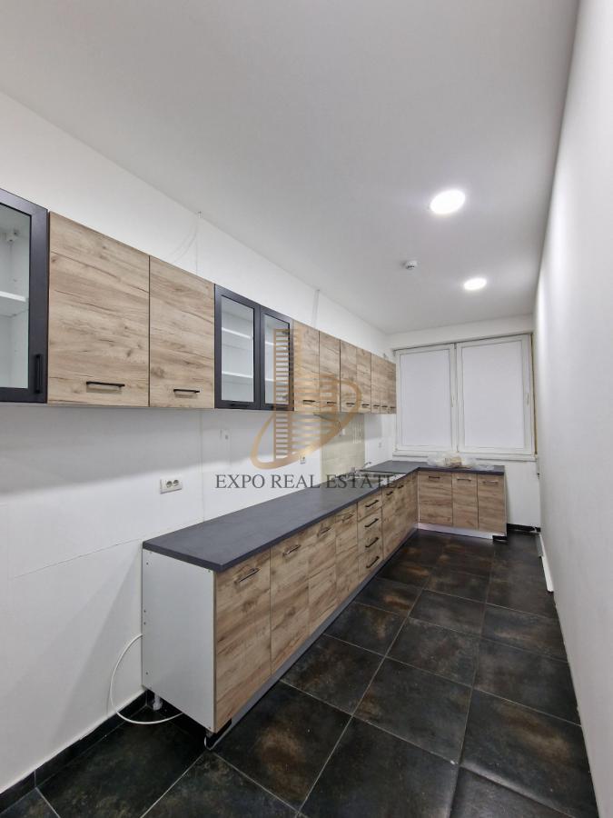 Poslovni prostor 1150m2 Novo Naselje