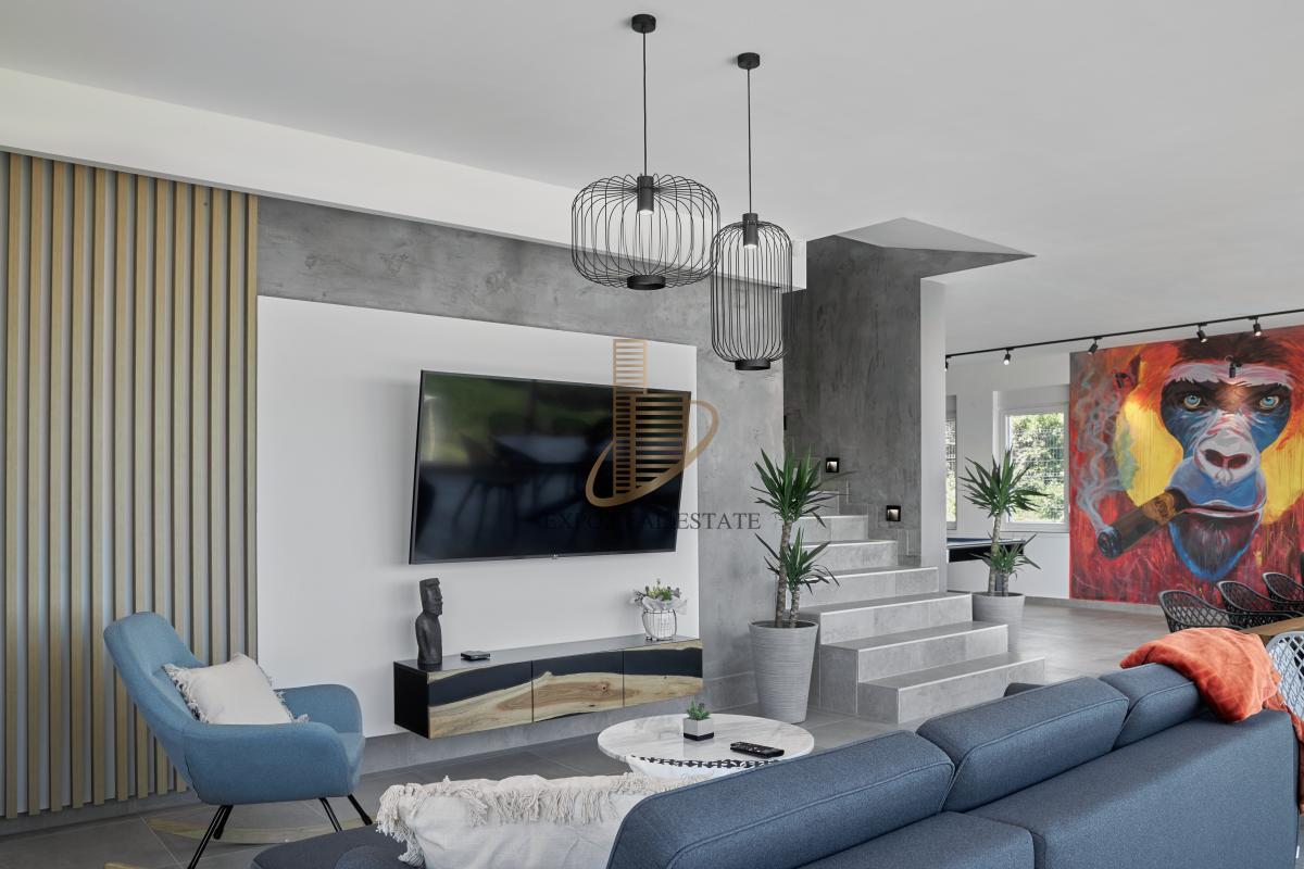 Izdavanje 4,0 kuća sa bazenom Sremski Karlovci