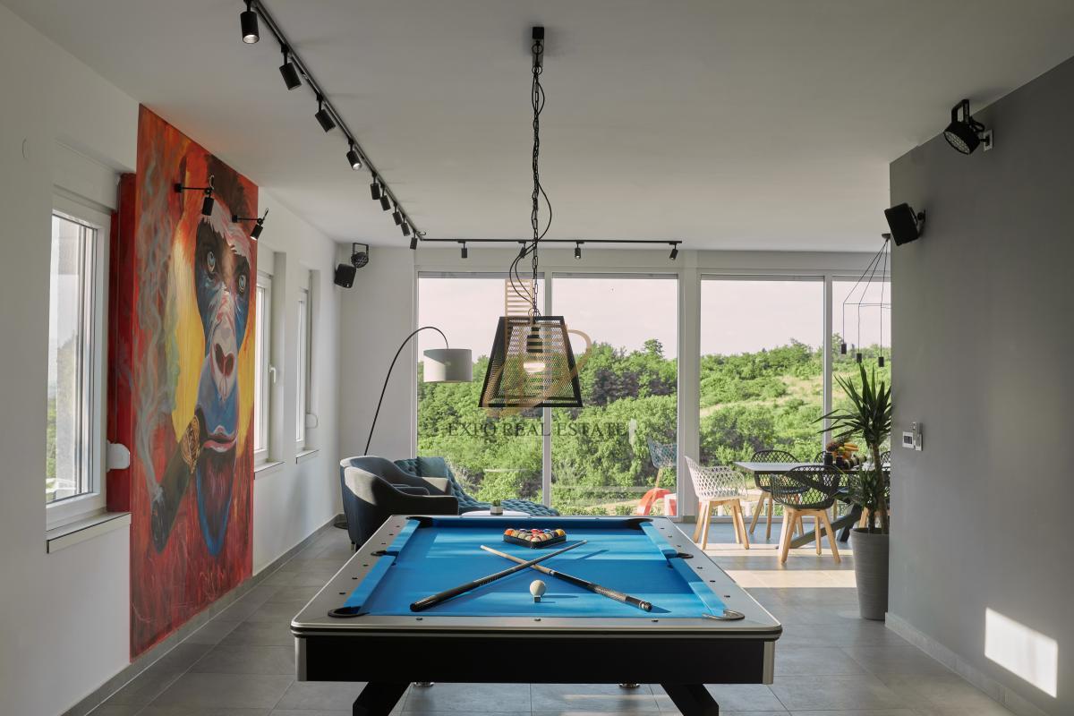 Izdavanje 4,0 kuća sa bazenom Sremski Karlovci