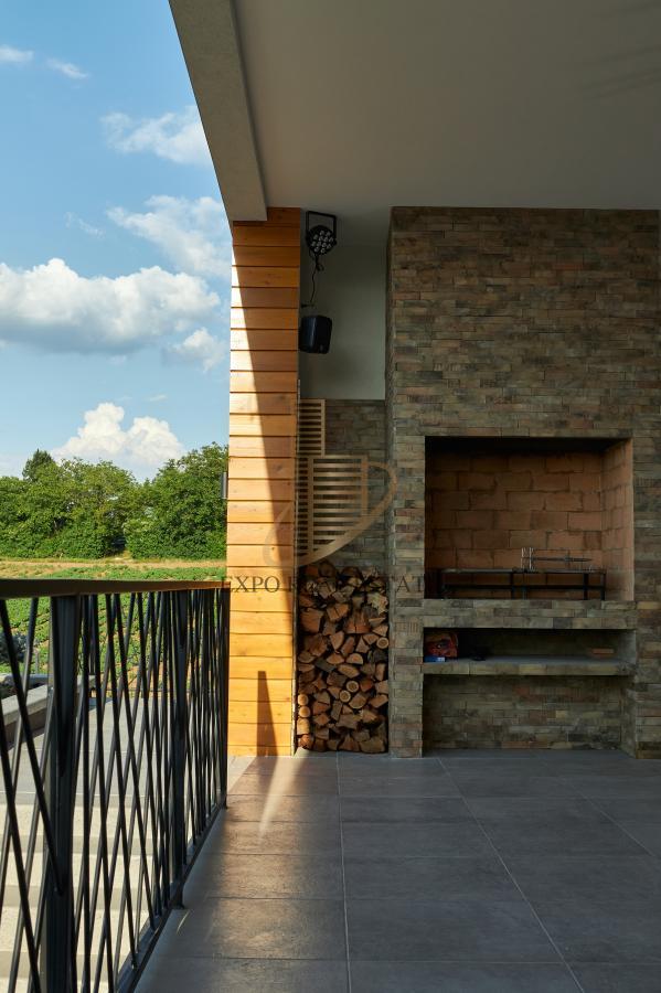 Izdavanje 4,0 kuća sa bazenom Sremski Karlovci