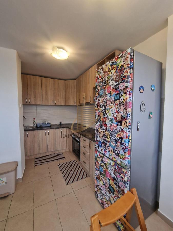 Trosoban stan u bloku 37