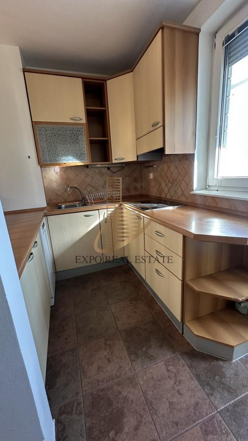 Dvoiposoban stan kod Arene, pogodan za poslovni prostor ili stanovanje