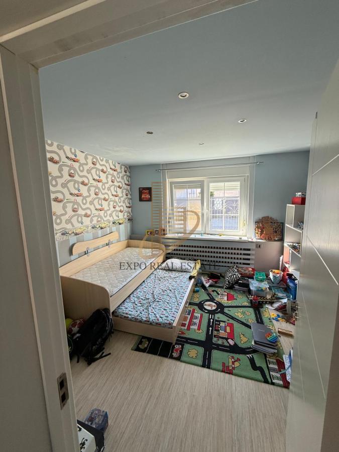 Izdavanje 1-etažne 3,0 kuće od 130m2