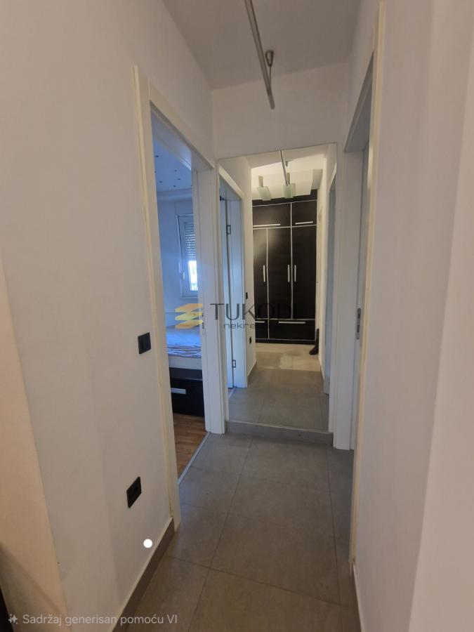 Lux 2.5 stan kod Arene