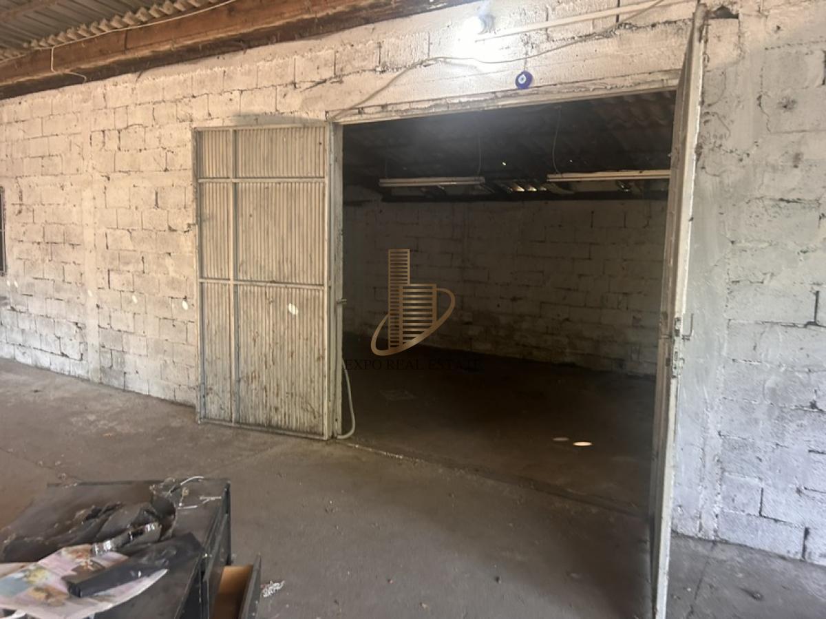 Plac 35a sa halom od 450m2