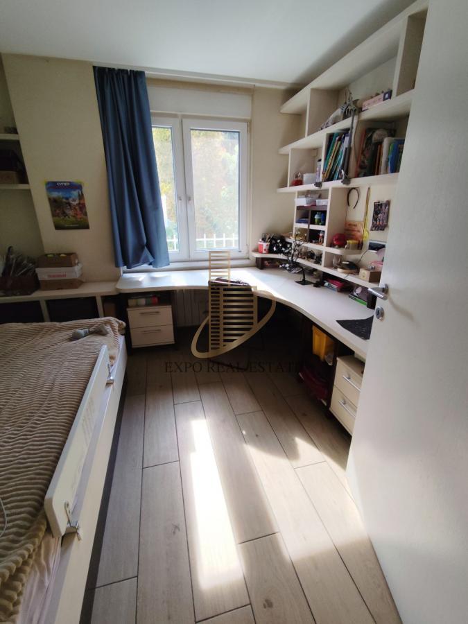 Izdavanje 4,0 stan od 120m2 Limanska pijaca