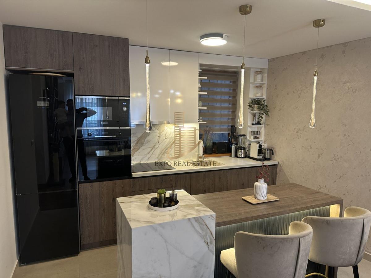 Prodaja 4,0 stan od 115m2 Južni Bulevar