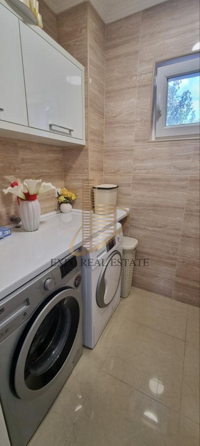 Prodaja,kuća od 200m2 pored Dunava