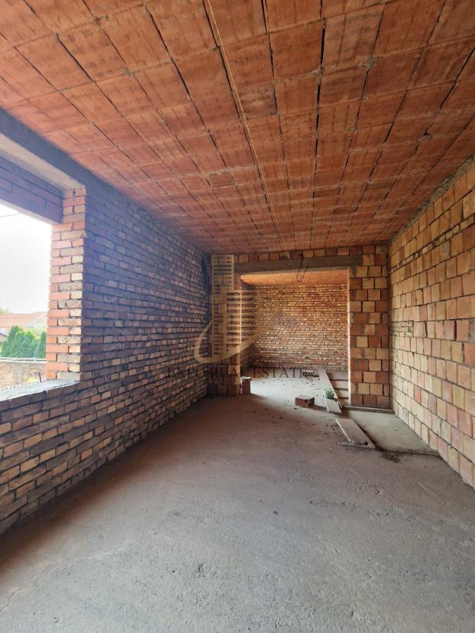 Kuća,Novi Banovci idealna za poslovanje, 765m2