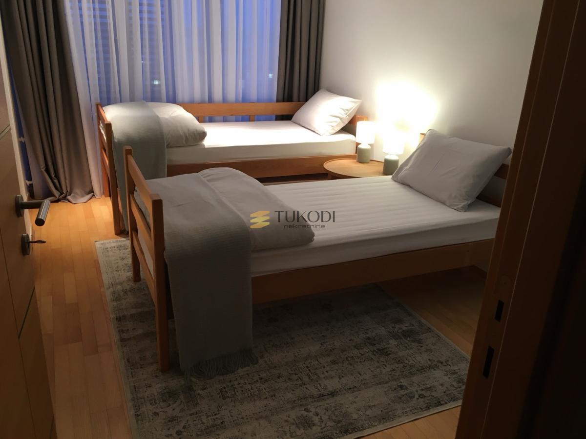 Stan 85m2 Žorža Klemensoa sa garažom