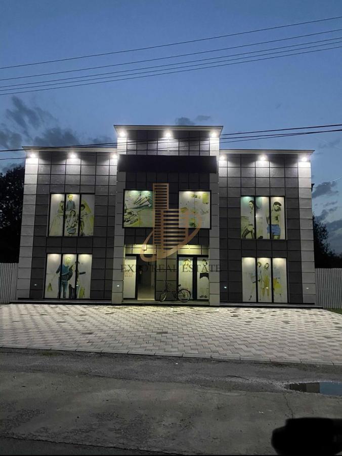 Izdavanje poslovne zgrade-lokala