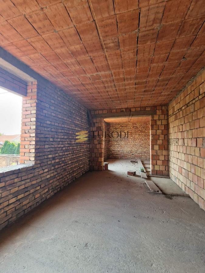 Kuća,Novi Banovci idealna za poslovanje, 765m2