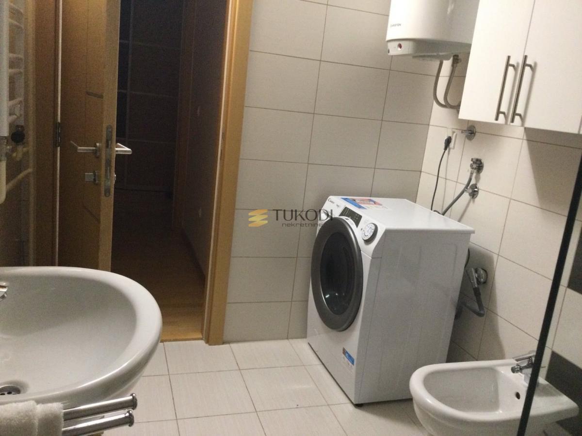 Stan 85m2 Žorža Klemensoa sa garažom