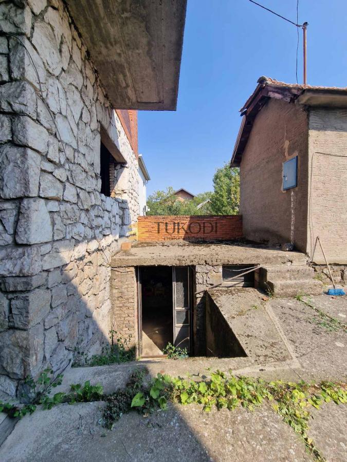 Kuća,Novi Banovci idealna za poslovanje, 765m2