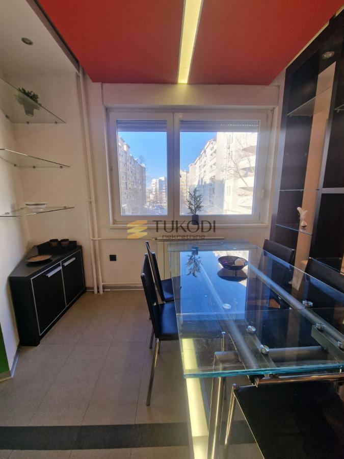 Lux 2.5 stan kod Arene