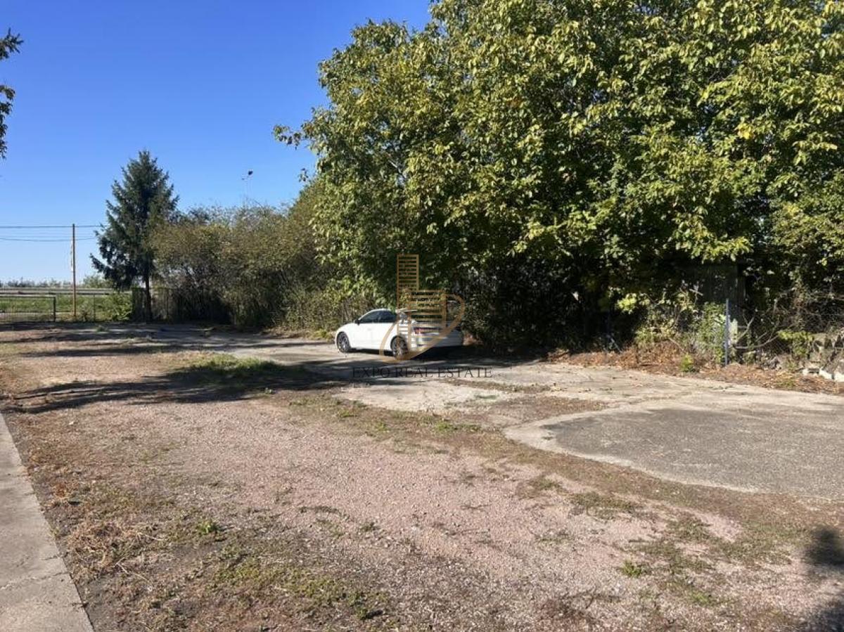 Plac 35a sa halom od 450m2