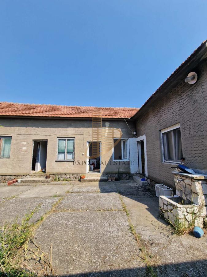 Kuća,Novi Banovci idealna za poslovanje, 765m2