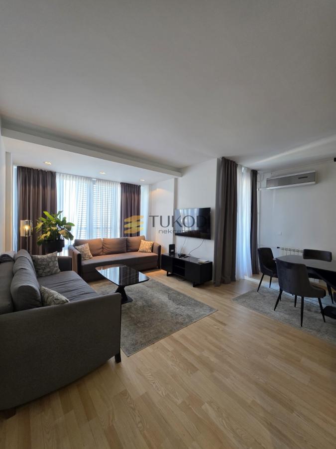 Stan 85m2 Žorža Klemensoa sa garažom