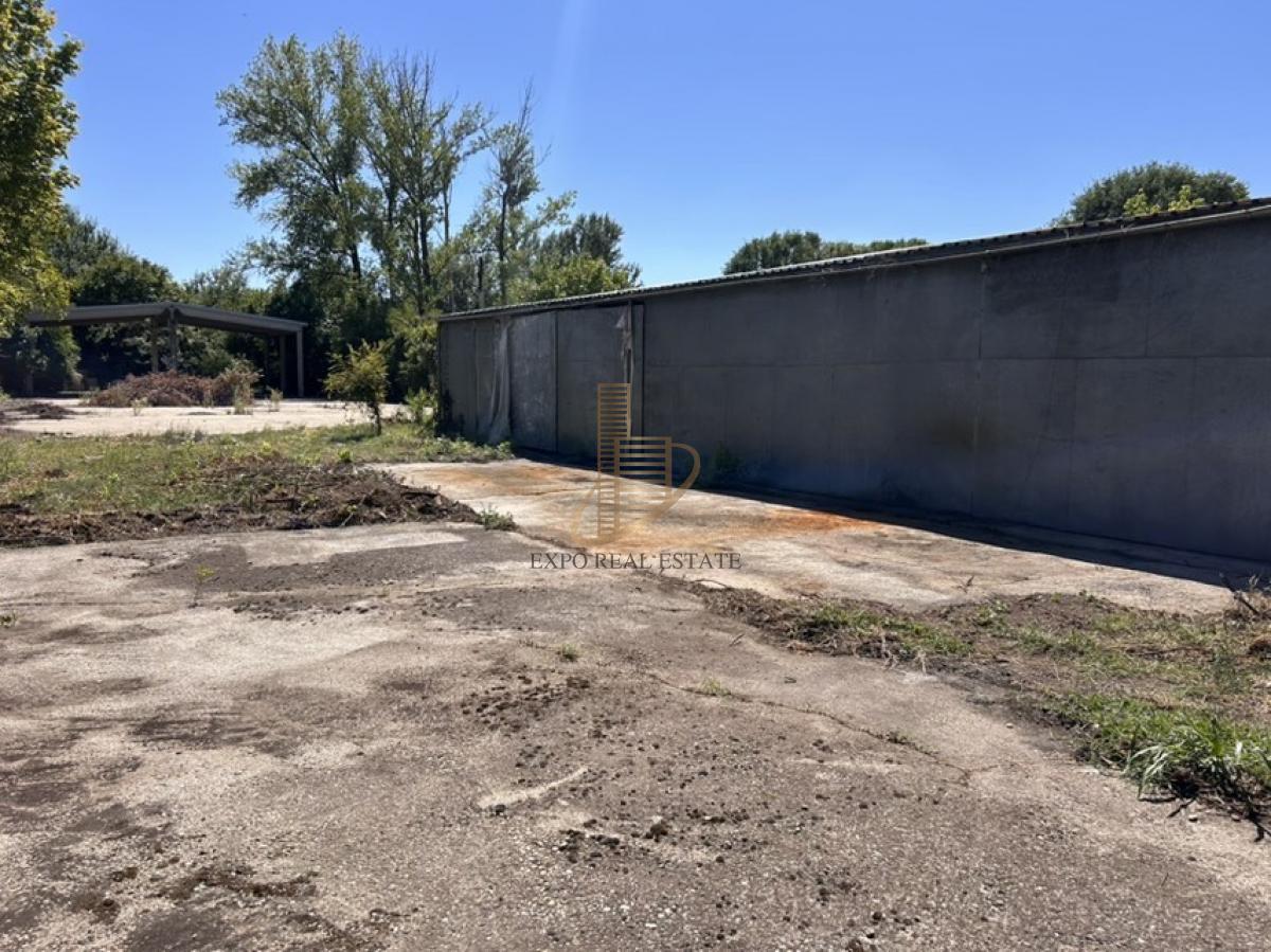 Plac 35a sa halom od 450m2