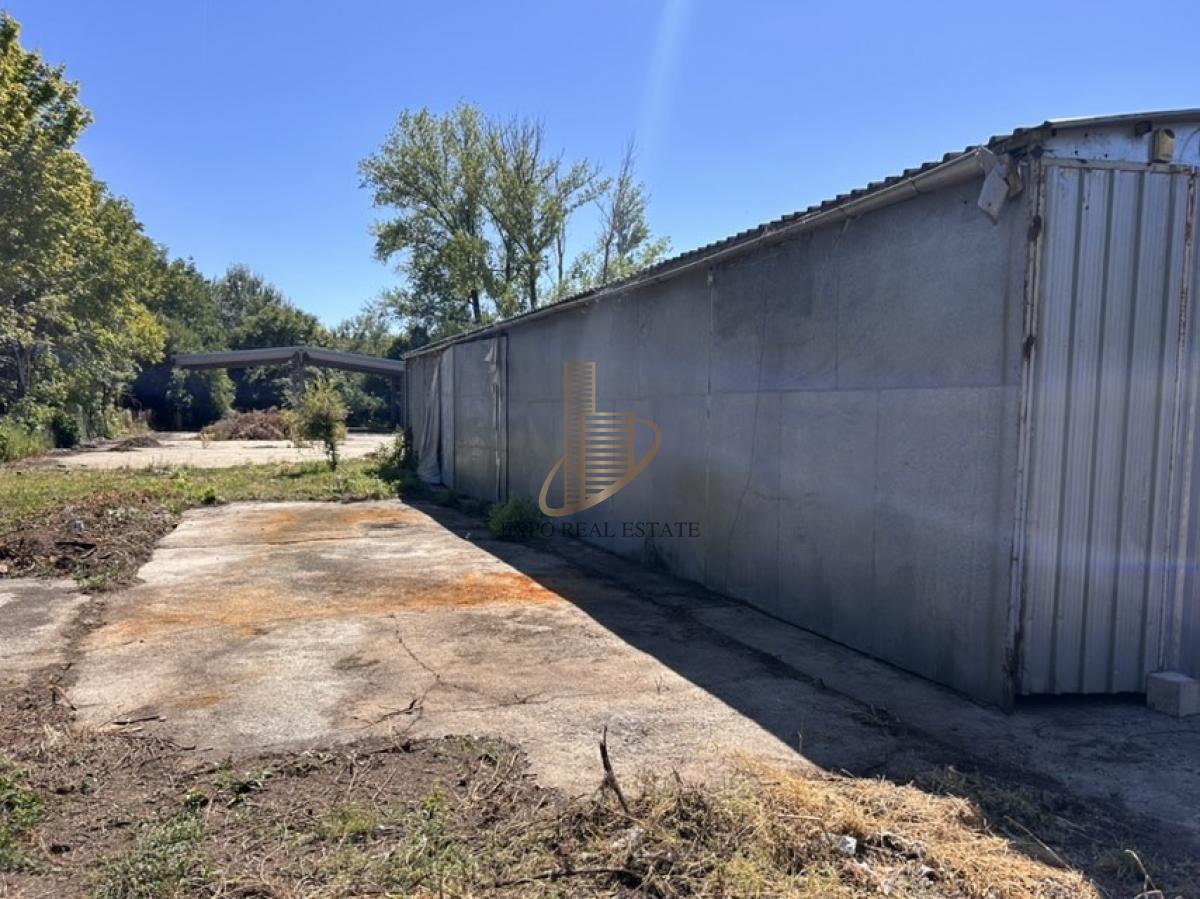 Plac 35a sa halom od 450m2