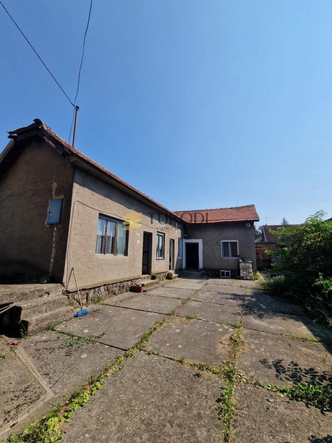 Kuća,Novi Banovci idealna za poslovanje, 765m2