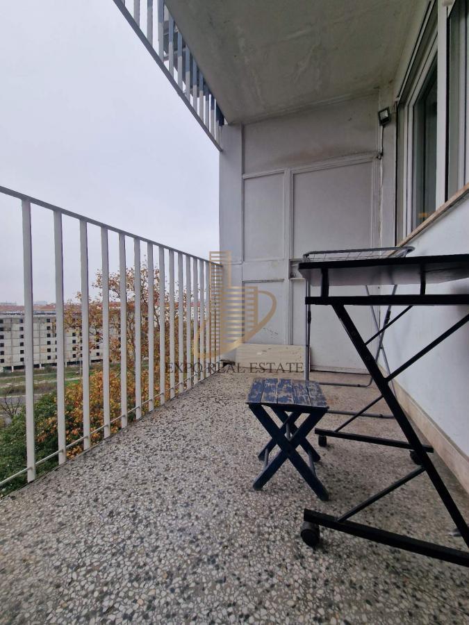 Trosoban stan u bloku 37