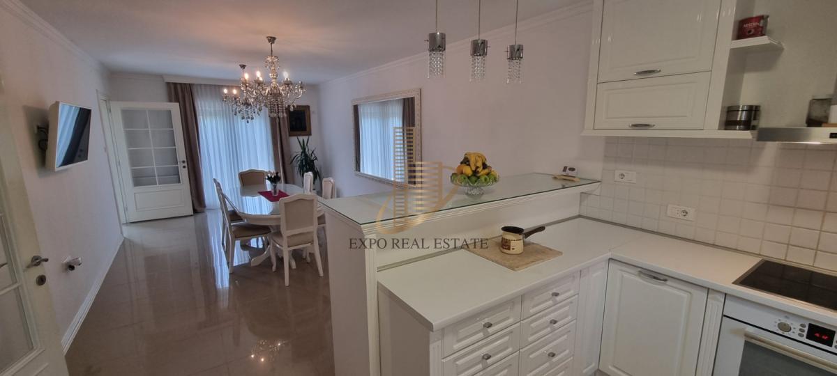 Prodaja,kuća od 200m2 pored Dunava