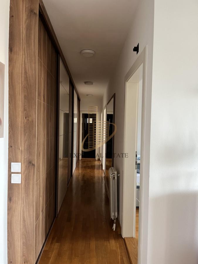 Prodaja 4,0 stan od 112m2 Maksima Gorkog