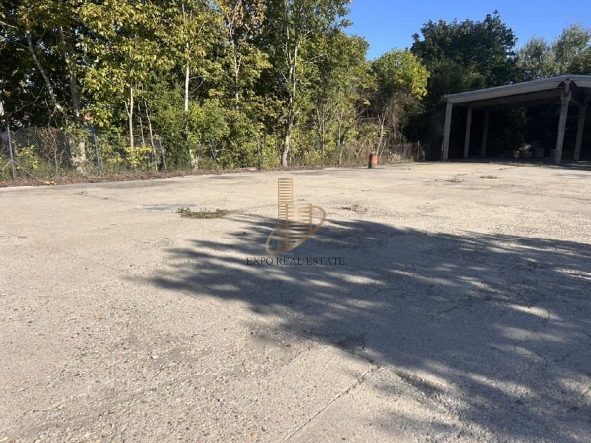 Plac 35a sa halom od 450m2