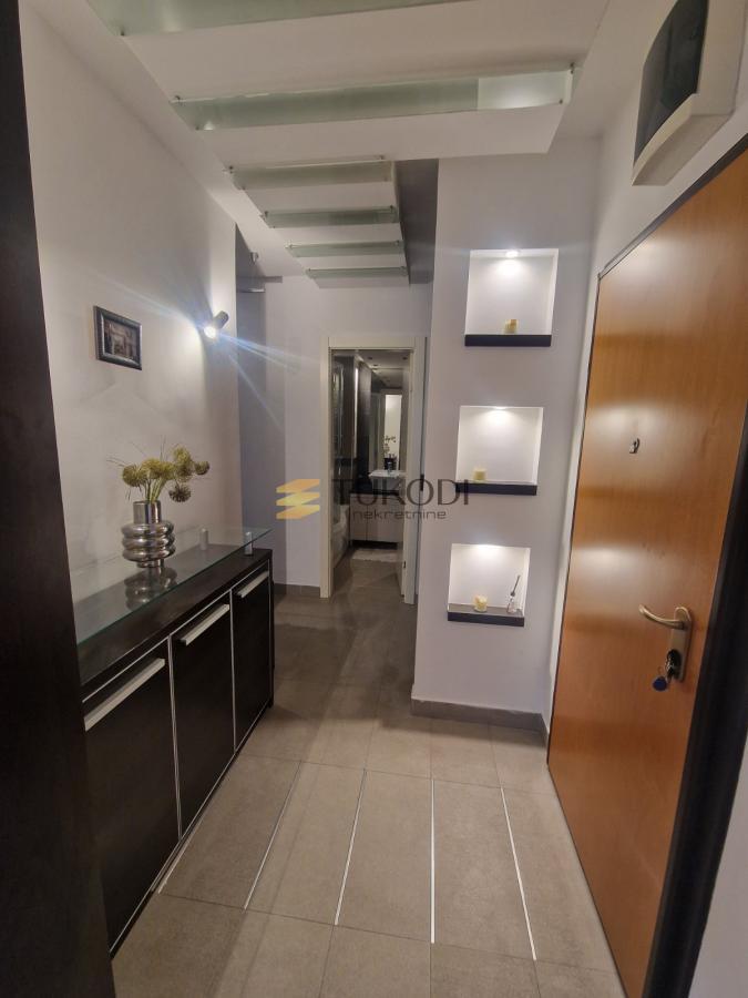 Lux 2.5 stan kod Arene