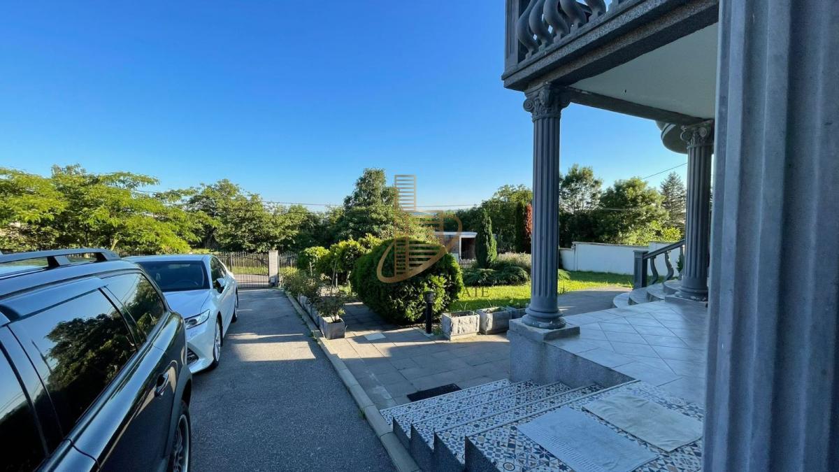 Prodaja,kuća na Kosmaju 355m2