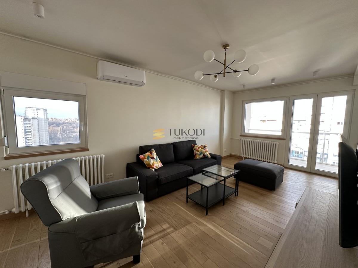 Moderan 3.0 stan kod Immo centra sa panoramskim pogledom