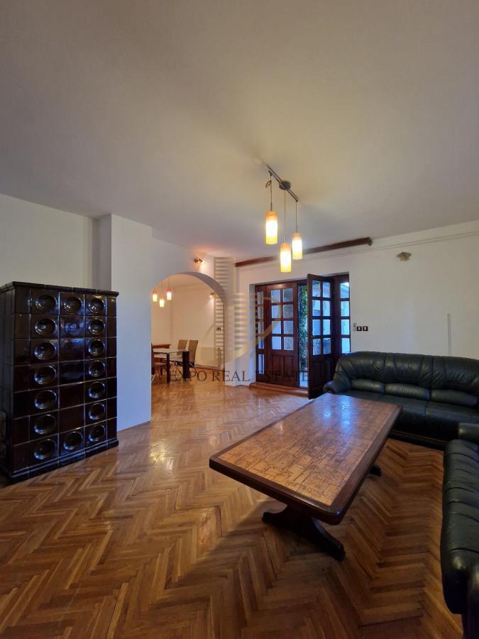 Izdavanje kuće od 450 m2 za poslovnu delatnost