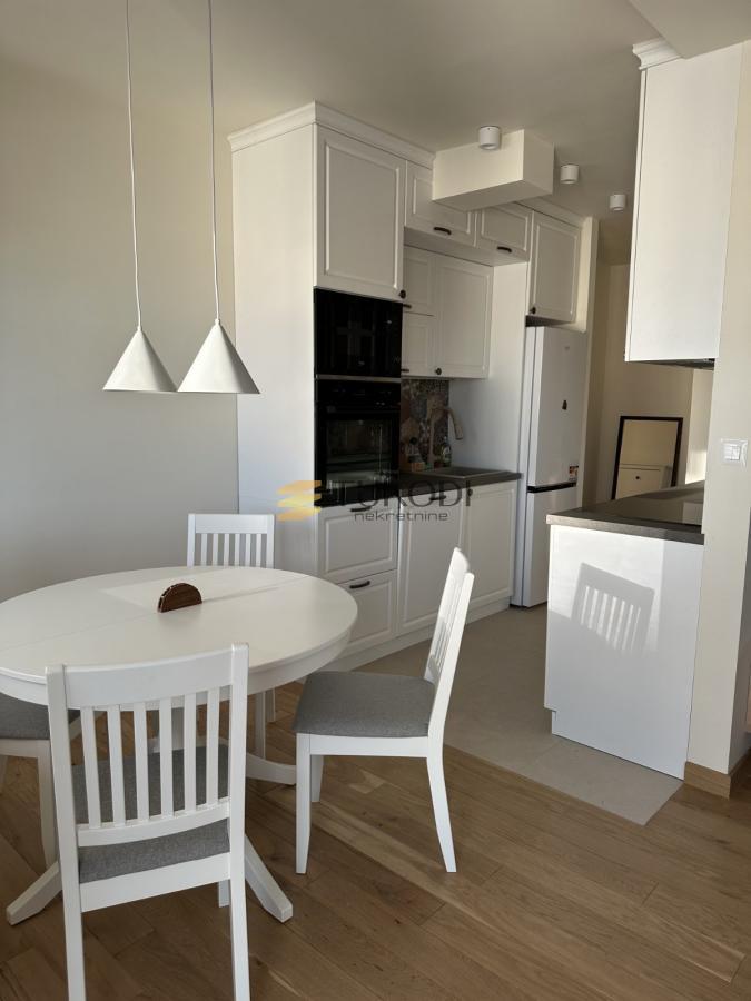 Moderan 3.0 stan kod Immo centra sa panoramskim pogledom