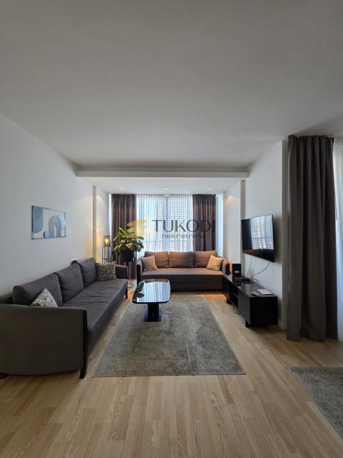 Stan 85m2 Žorža Klemensoa sa garažom