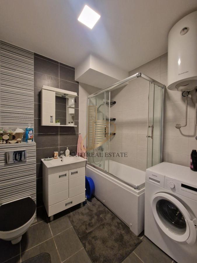 Trosoban stan u bloku 37