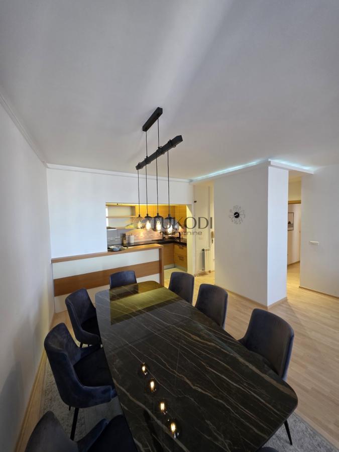 Stan 85m2 Žorža Klemensoa sa garažom