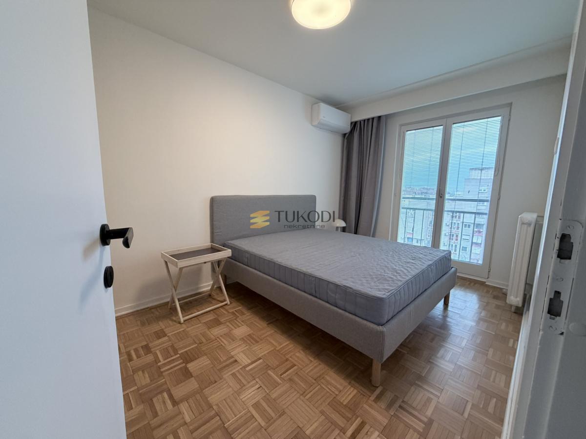 Osunčan i prijatan stan u bloku 61